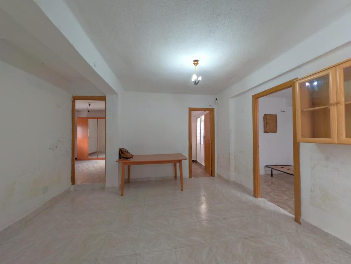 Vivienda luminosa de 3 dormitorios en la zona de G&oacute;mez Ferrer &ndash; Torrent